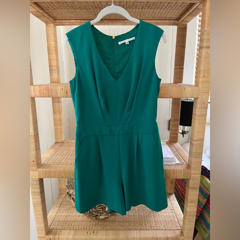 EUC Trina Turk green romper size 4 pockets